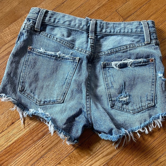 We The Free Women’s Denim Frayed Hem, Button Fly , High Waisted Women Shorts - Picture 3 of 3